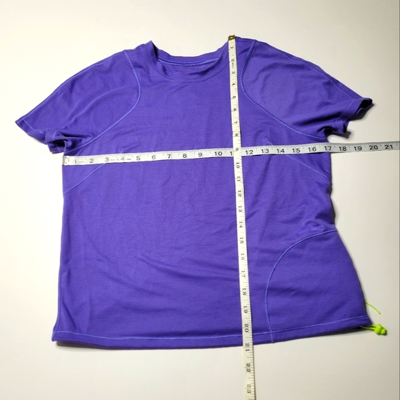 Lululemon cinch hem hiking tee 4 - Picture 4 of 11